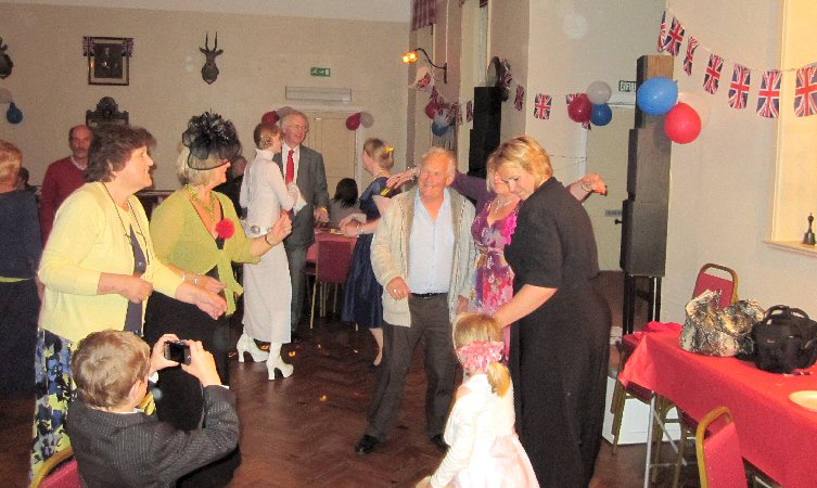 {short description of image}